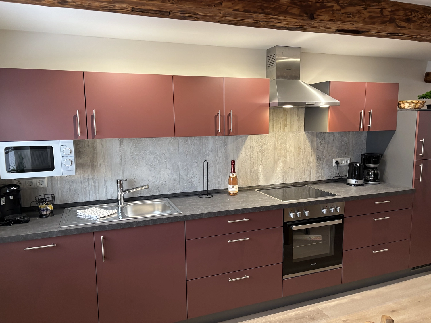 Ecklebe - Ferienwohnung - Küche mit Essbereich 